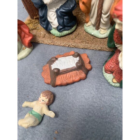 Vintage Cobble Creek Nativity Scene Figurine Set with Stable - Picture 6 of 16